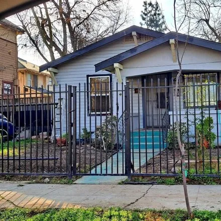 Buy this 2 bed house on 1143 North San Joaquin Street in Stockton, CA 95290