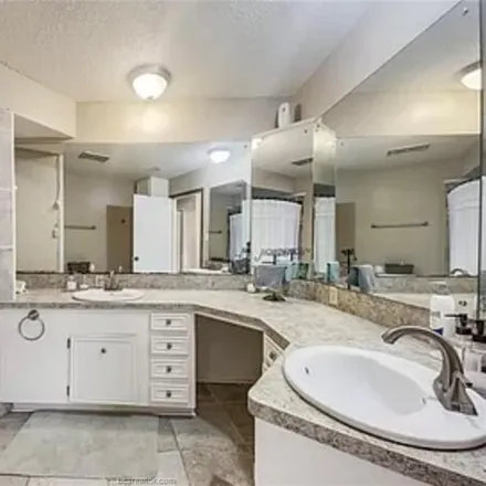 Image 7 - 1421 Merry Oaks Drive, College Station, TX 77840, USA - House for sale