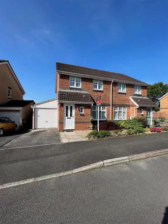 Rent this 3 bed duplex on Blackthorn Drive in Ivybridge, PL21 0WB