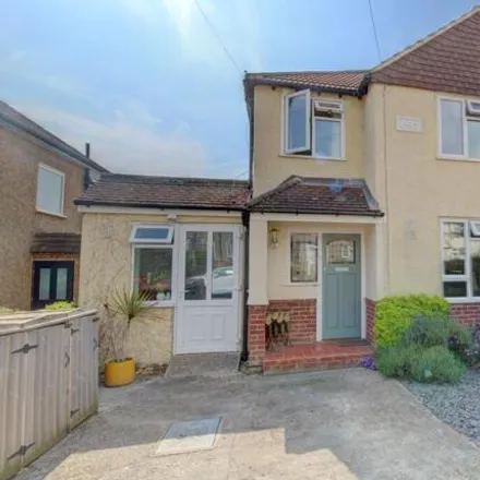 Buy this 3 bed duplex on Willow Road in Reigate, RH1 6LW