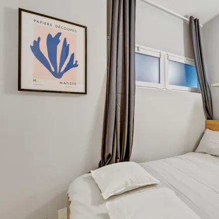 Rent this 3 bed room on Via Antonio Fogazzaro in 19, 20135 Milan MI