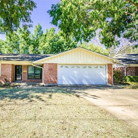 Rent this 3 bed house on 2404 North Woods Street in Sherman, TX 75092