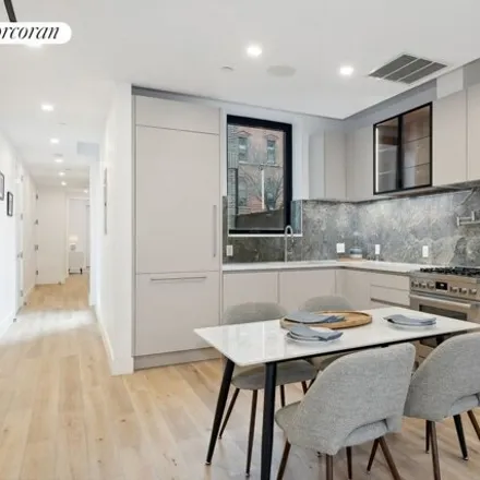 Image 5 - 218 Classon Avenue, New York, NY 11205, USA - Townhouse for sale