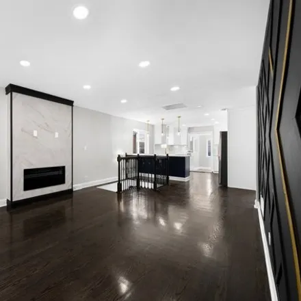 Image 7 - 3935 West 67th Place, Chicago, IL 60629, USA - House for sale