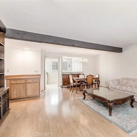 Image 4 - 18445 Hatteras Street, Los Angeles, CA 91356, USA - Townhouse for sale