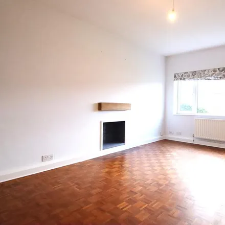 Rent this 3 bed apartment on 73 Selsdon Road in London, CR2 6PZ