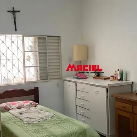 Buy this 3 bed house on Avenida Ouro Fino in Bosque dos Eucaliptos, São José dos Campos - SP