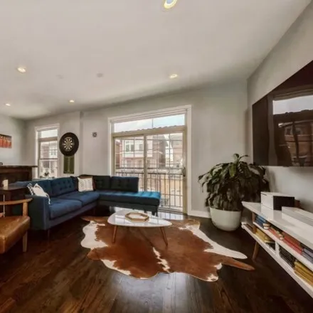 Image 3 - 3211 South Stewart Avenue, Chicago, IL 60616, USA - House for sale