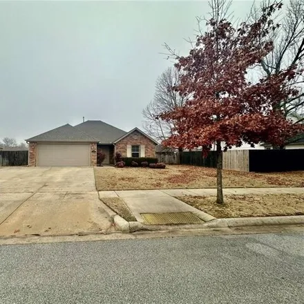 Rent this 3 bed house on 1298 South Blue Willow Avenue in Fayetteville, AR 72701