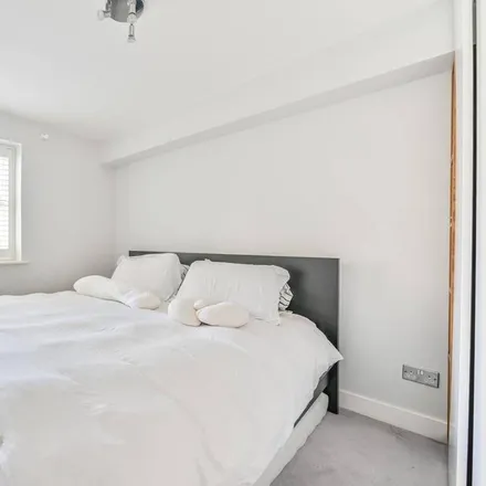 Image 2 - Stott Close, London, SW18 2TG, United Kingdom - Apartment for rent