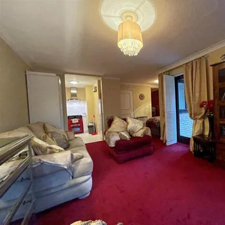 Image 5 - Bourne Way, Pickhurst, London, BR2 7HB, United Kingdom - Apartment for sale