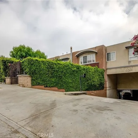 Rent this 2 bed townhouse on 548 North Mariposa Avenue in Los Angeles, CA 90004