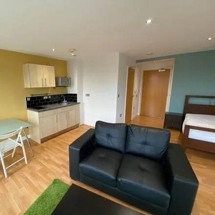 Image 3 - West One Cube, Broomhall Street, Devonshire, Sheffield, S3 7XG, United Kingdom - Apartment for rent