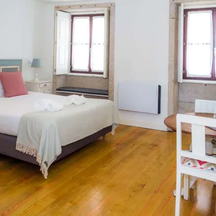 Rent this 1 bed apartment on Palácio dos Condes de Vizela in Rua de São Filipe de Nery, 4050-205 Porto