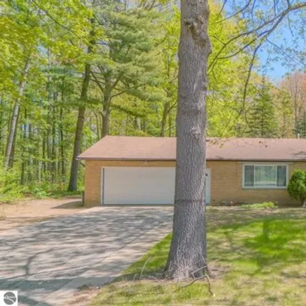 Buy this 3 bed house on 384 Boatman Road in Houghton Lake, MI 48629