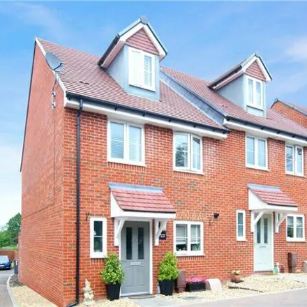 Buy this 3 bed townhouse on Lynch Close in Havant, PO9 5FE
