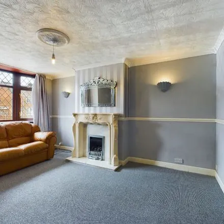 Rent this 4 bed townhouse on 30 Ashbridge Road in Allesley, CV5 9LB