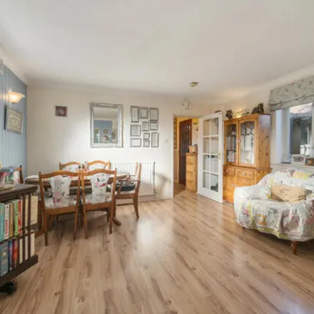 Image 4 - Clovelly Road, Beacon Hill, GU26 6RP, United Kingdom - House for sale