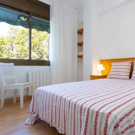 Rent this 3 bed apartment on Castells Vilaseca in Gran Via de les Corts Catalanes, 222