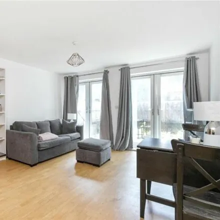 Rent this 2 bed room on 121 New Road in London, E1 1HJ