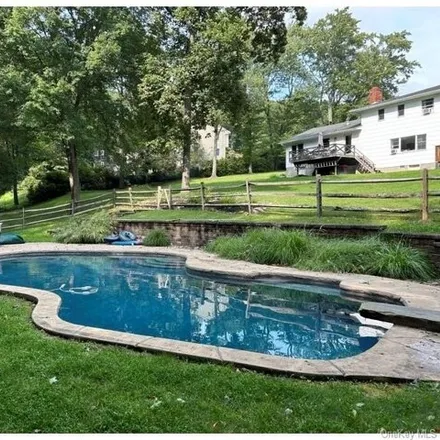 Buy this 4 bed house on 329 Lakeview St in Mahopac, New York