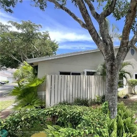 Rent this 2 bed house on 1947 Discovery Circle East in Crystal Lake, Deerfield Beach