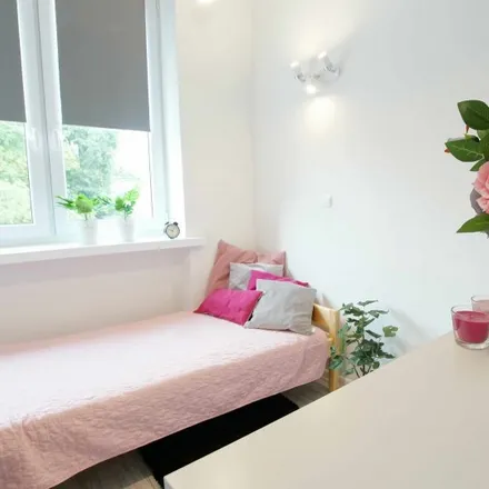 Rent this 3 bed room on Sporna in 90-228 Łódź, Poland