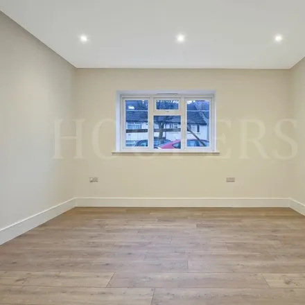 Image 5 - Brook Road, London, NW2 7BJ, United Kingdom - House for rent