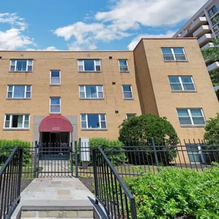 Rent this 1 bed condo on 4225 N Henderson Rd Apt 103 in Arlington, Virginia