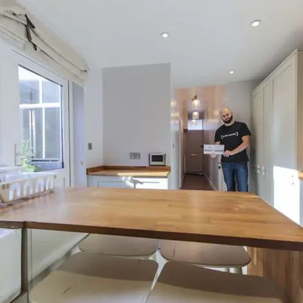 Image 3 - St. Philip Street, London, SW8 3SS, United Kingdom - Apartment for rent