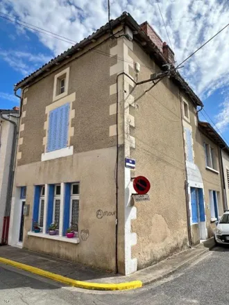 Image 2 - 86400 Civray, France - Townhouse for sale