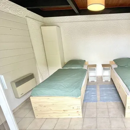 Rent this 3 bed house on Centre d'incendie et de secours de Biscarrosse in Route du Parterre, 40600 Biscarrosse