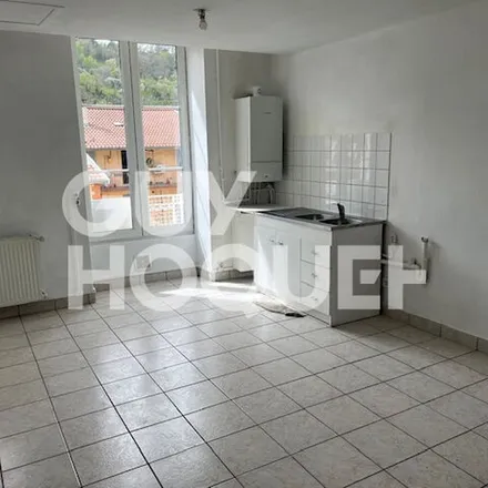 Image 3 - 6 Place Sadi Carnot, 69700 Givors, France - Apartment for rent
