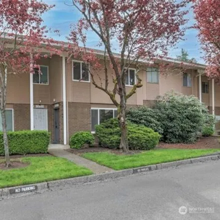 Buy this 3 bed condo on 12275 Southeast 59th Street in Bellevue, WA 98006