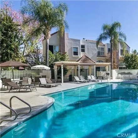 Image 3 - 5543 Tilden Avenue, Los Angeles, CA 91401, USA - Townhouse for sale