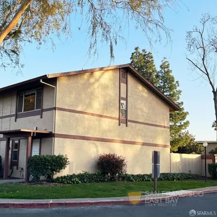 Buy this 2 bed condo on 1510 Parkwood Court in Concord, CA 94521
