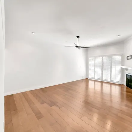 Image 6 - 18409 Collins Street, Los Angeles, CA 91356, USA - Townhouse for rent