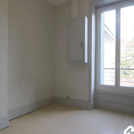 Image 9 - 57 Rue Charles de Gaulle, 42300 Roanne, France - Apartment for rent