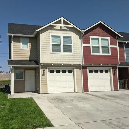 Buy this 6 bed house on 692 East Theater Lane in Hermiston, OR 97838