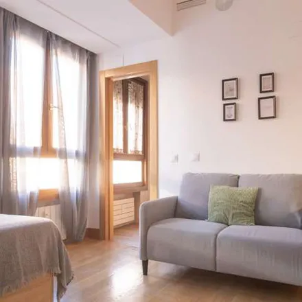 Rent this 11 bed apartment on Openbank in Paseo de la Castellana, 134