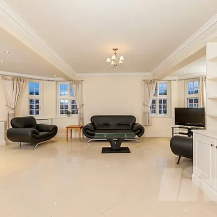 Rent this 3 bed apartment on Harrowby Street in London, W2 2RF
