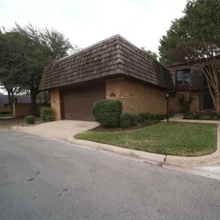 Image 1 - 3008 Tanglewood Park West, Fort Worth, TX 76109, USA - House for rent