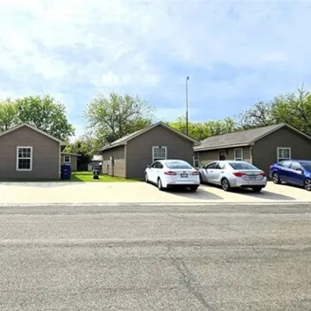 Buy this studio house on 1210 Avenue A in Brownwood, TX 76801