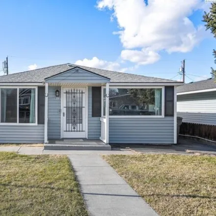 Buy this 4 bed house on 476 South Larch Street in Kennewick, WA 99336
