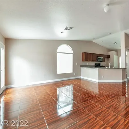 Image 3 - 2217 Meadow Green Avenue, North Las Vegas, NV 89031, USA - House for sale