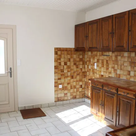 Rent this 2 bed apartment on Cote de Vollon in 89530 Saint-Bris-le-Vineux, France