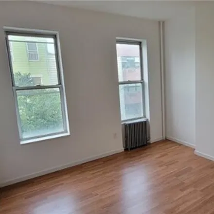 Image 3 - 59 Newell St, Brooklyn, New York, 11222 - House for sale