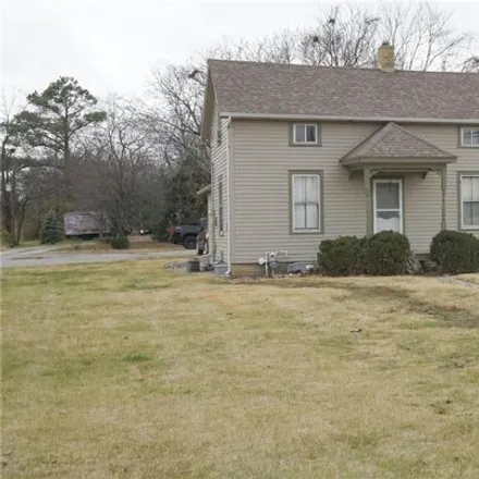 Buy this 3 bed house on 2717 North Center Street in Maryville, Madison County