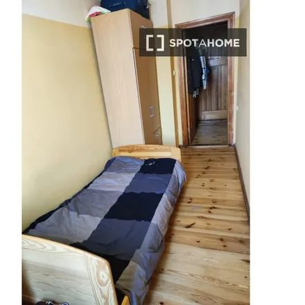 Rent this 3 bed room on Wierzbięcice 39 in 61-558 Poznań, Poland
