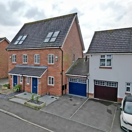 Buy this 3 bed duplex on Cherwell Avenue in St Helens, WA9 4YW